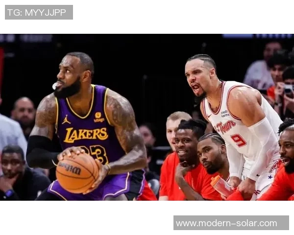 火箭队与湖人队激战正酣2018年10月21日精彩回顾与分析